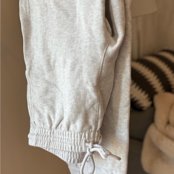 TNA Women’s Cozy FLEECE BOYFRIEND SWEATPANT Heather Cloud White - Picture 4 of 7